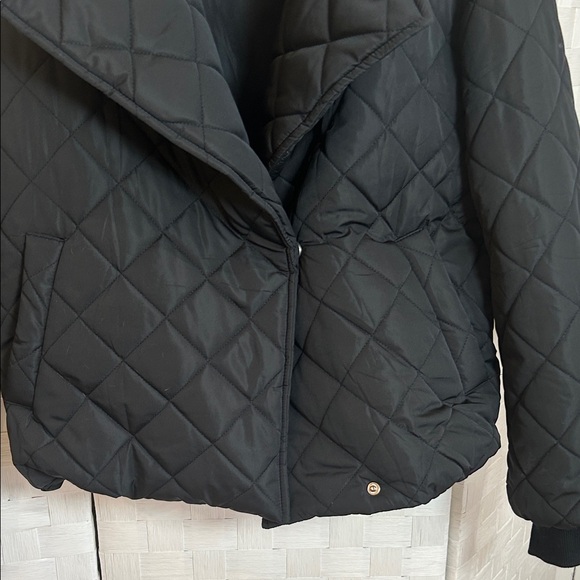 Quilted Black Women's Puffer Jacket - Picture 2 of 7